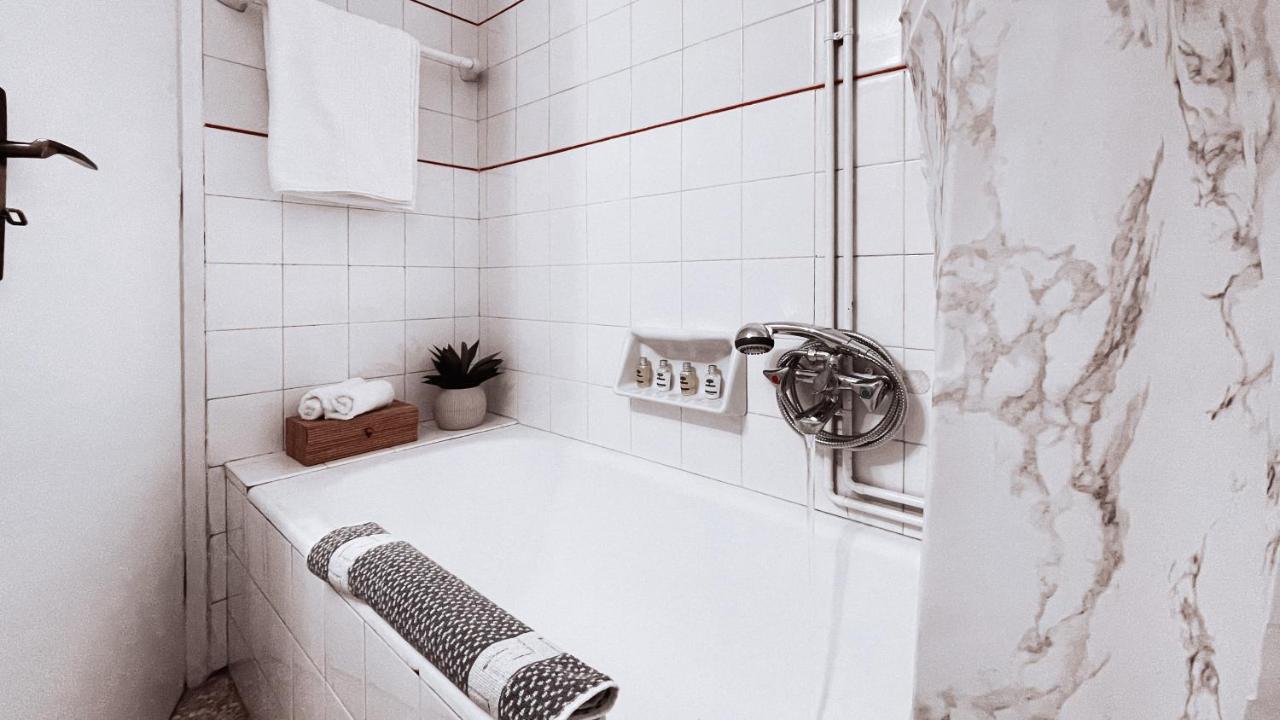 Vintage 2-Bedroom Apt In The Heart Of The City Αθήνα Εξωτερικό φωτογραφία